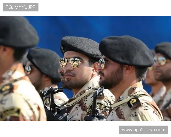 伊朗队雪地滑跪庆祝进球，冻掉了膝盖套，伊朗摔跤手