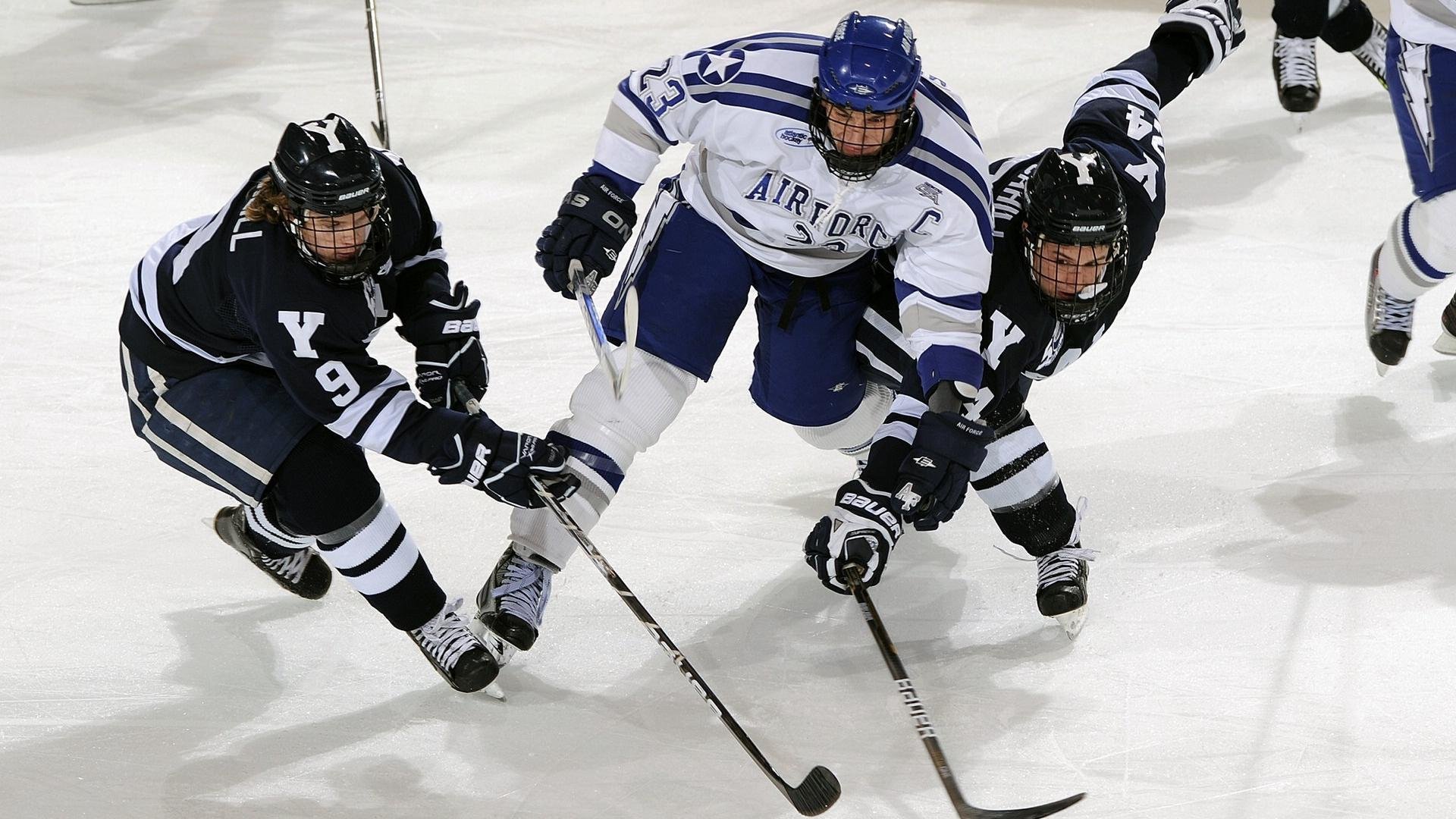 热刺回撤防守及时扼制对手推进节奏，热刺回放